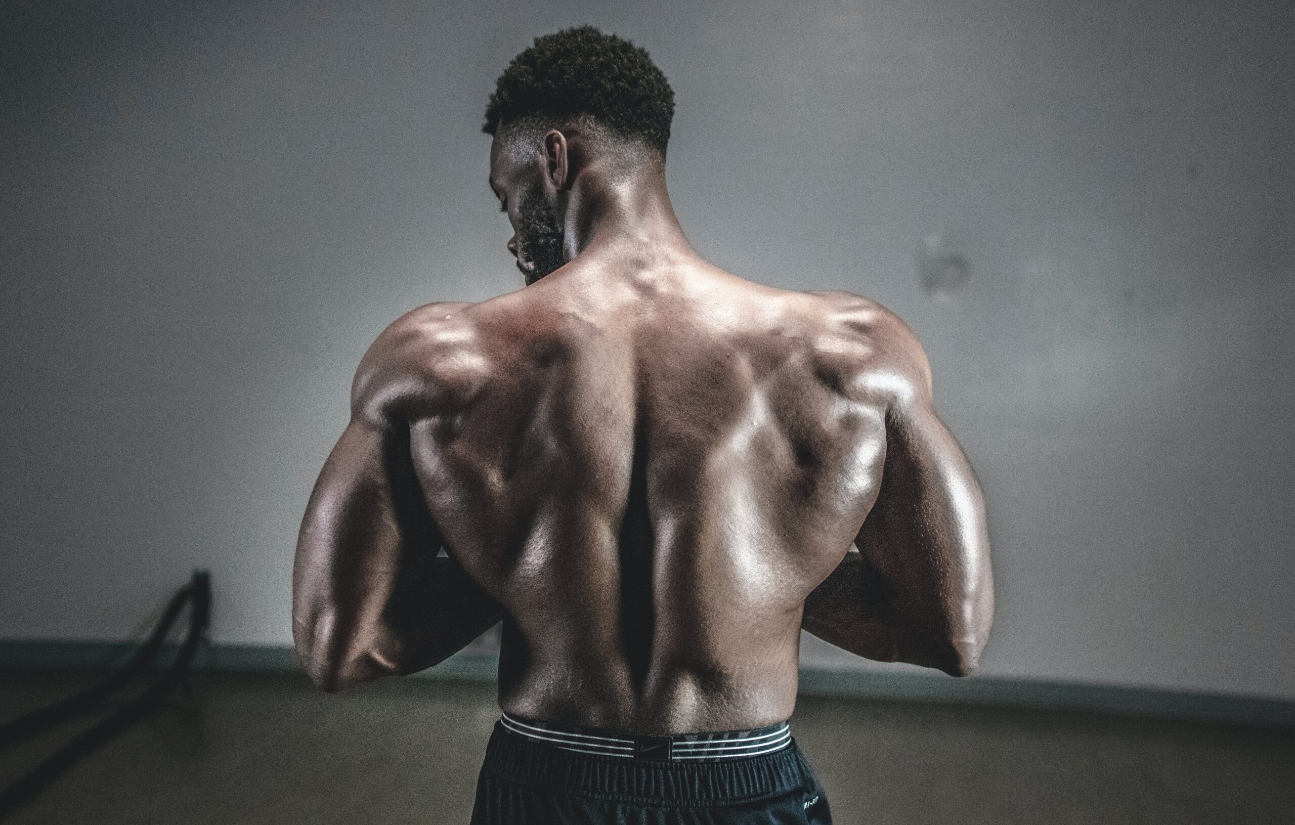 Photo by Pixabay: https://www.pexels.com/photo/man-in-muscle-back-view-50597/